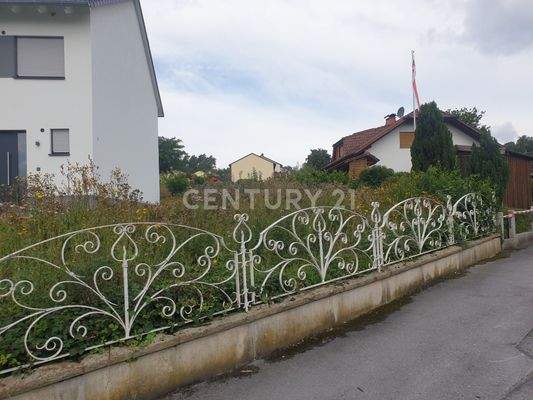 Sicht von Sackgasse auf Grundstück