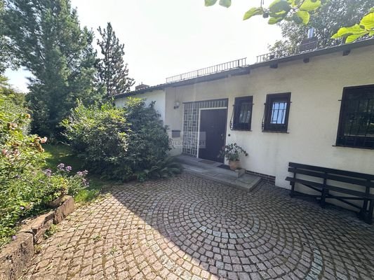 Vorplatz zum Haus