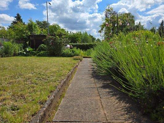 Garten (ausgebauter Weg)