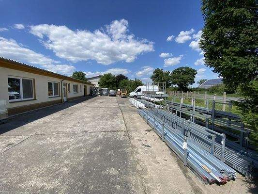 Stell- & Lagerflächen