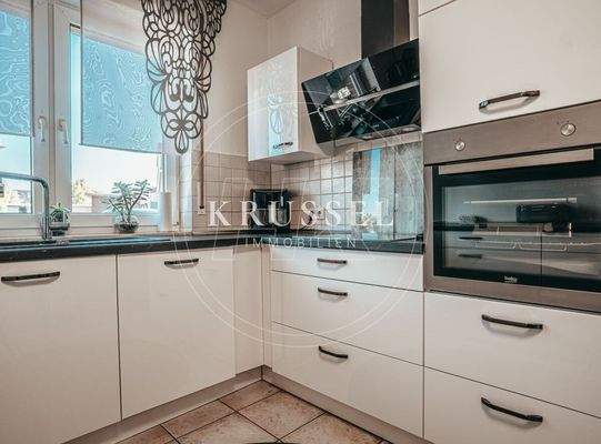 Heller, großzügig geschnittener Küchenraum...