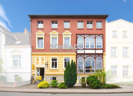 ...mit Schmuckfassade und Wintergarten