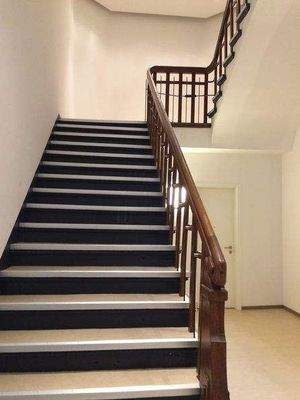 Imposantes Treppenhaus.jpeg