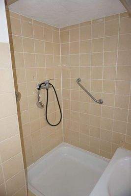 Duschbereich im Bad.JPG