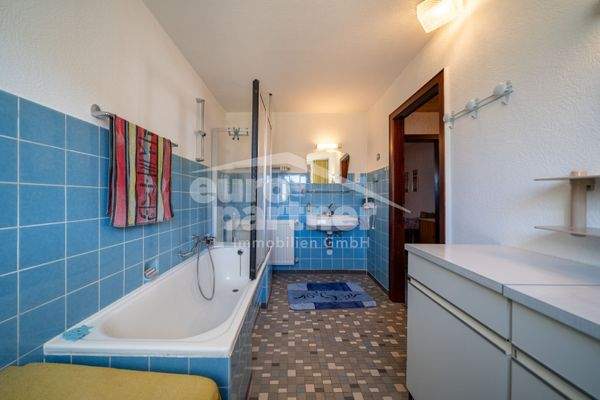 Badezimmer (DG linker Gebäudeteil)