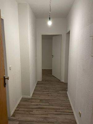 Flur mit offener Tür