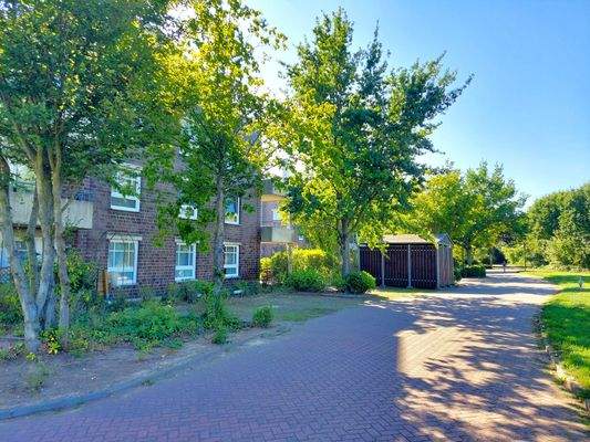 Besucherstellplätze und Fahrradboxen.jpg