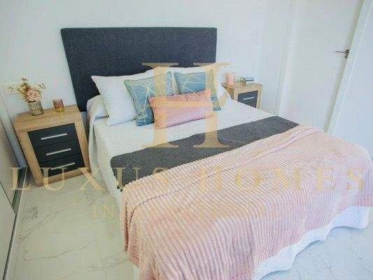 B5B906A6-3504-493E-9964-2D0051B5C8E3