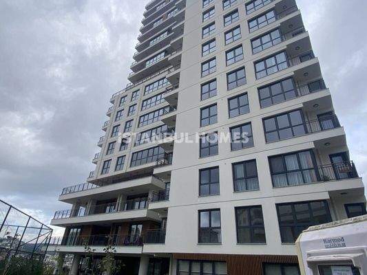 Istanbul Apartments with Green Complex Areas in Ümraniye