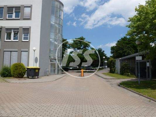 Einfahrt Stellplätze