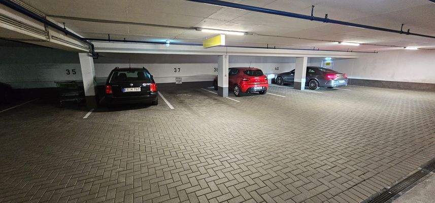 Tiefgaragenplatz im Parkhaus 