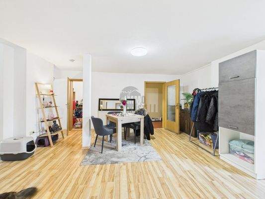 Wohnung_Vorderhaus_2.OG.L