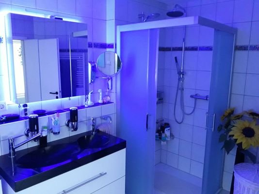 Badezimmer OG Hintergrundlicht