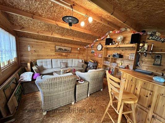 ...die Hütte wird leer übergeben, ohne Möbel+Küche