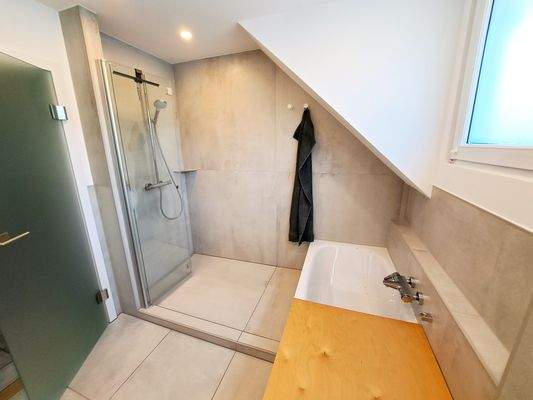 OG Badezimmer Bild 2.jpg