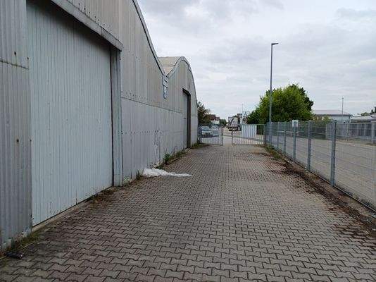 Zufahrt mit Entladeplatz