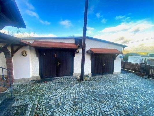 Nebengebäude/Garagen