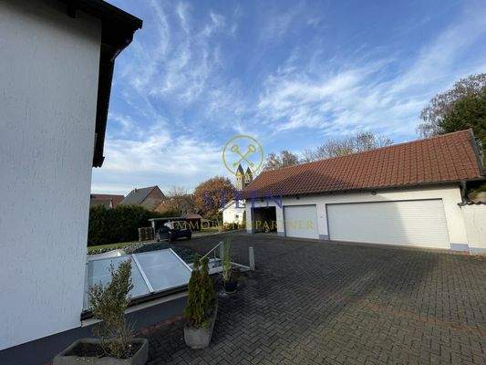 Eingang Souterrain-Whg & 4-er Garage