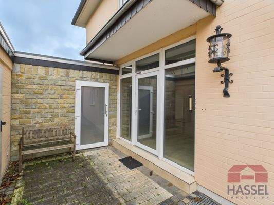 Zu den nebengebäude