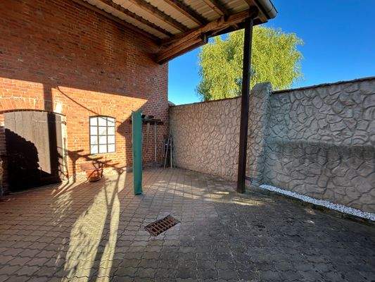 Wäscheplatz + Eingang zum Fahrradraum.jpg