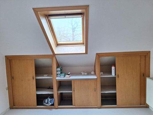 Küche mit Einbauschränekn