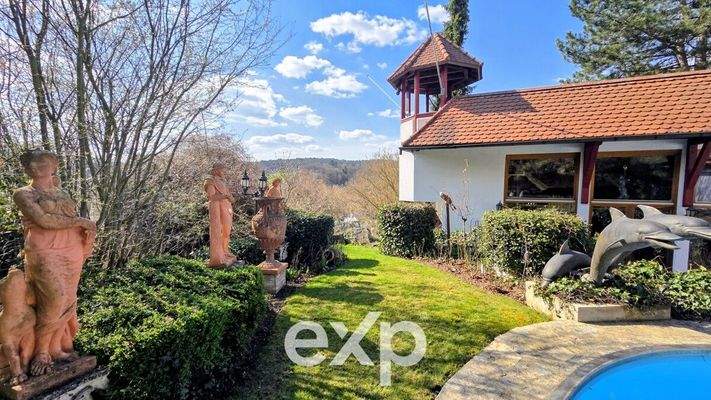 Garten mit Pool und Weitblick