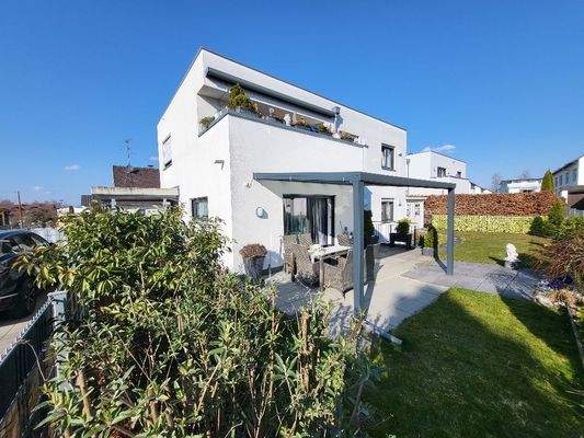 Garten mit Terrasse.jpg