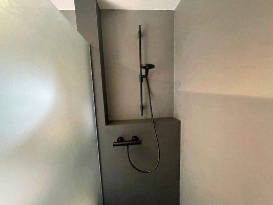 Badezimmer mit Dusche