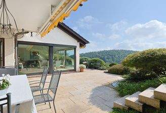 Große Sonnenterrasse mit Traumaussicht