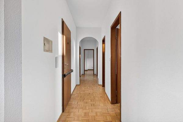 Langer Flur zu allen Zimmern