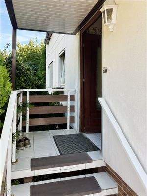 Überdachter Eingangsbereich