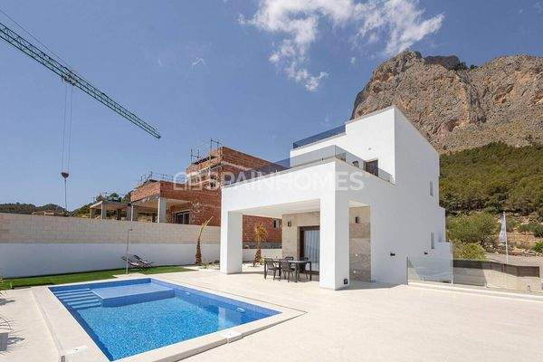 Elegant Detached Homes with a Pool in Polop Costa Blanca