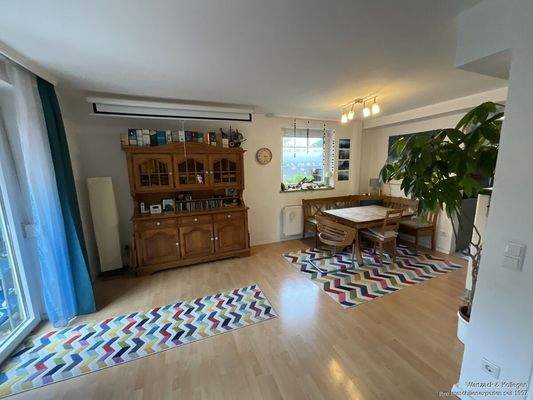 Esszimmer und Zugang Terrasse