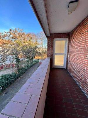 Balkon mit Ziegelwänden