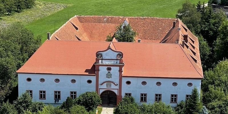 Drohnenaufnahme Schloss Stopfenheim