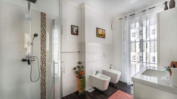 Badezimmer im Obergeschoss (Einliegerwohnung)