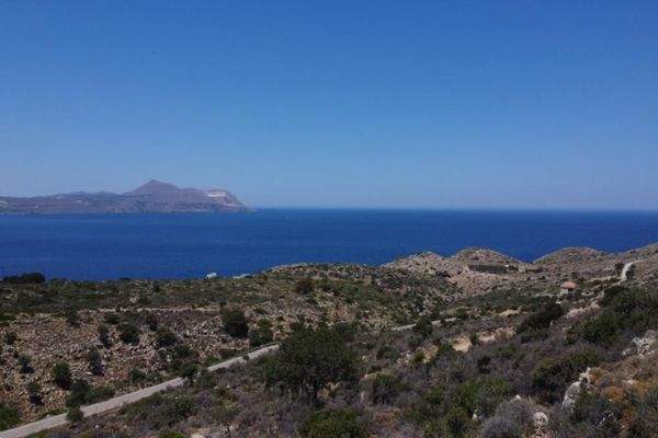 Kreta, Kokkino Chorio: Ruhiges Hanggrundstück mit ewigem Meerblick zu verkaufen
