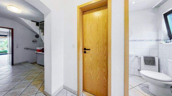 Gäste WC Besenkammer Flur