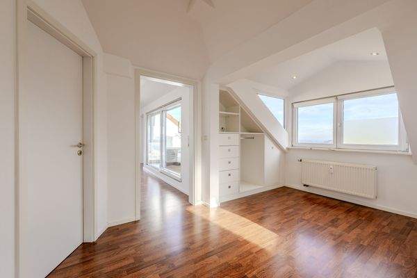 2. DG / Büro, Stauraum