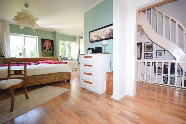 Schlafzimmer mit Blick zum Flur