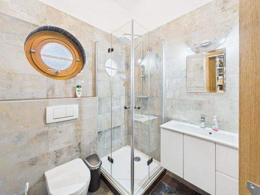 Gäste-Badezimmer EG