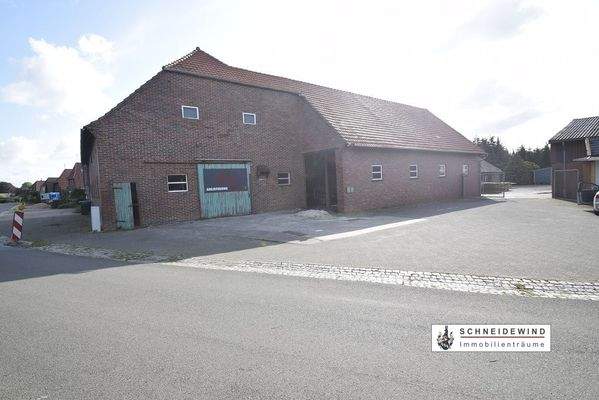 k-Zufahrt mit Wohnhaus und Scheune