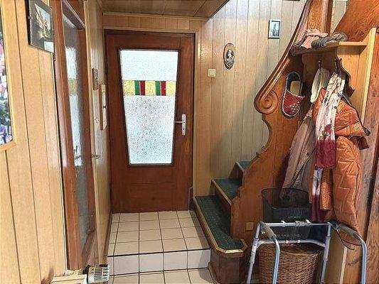 Flur mit Treppenaufgang Erdgeschoss