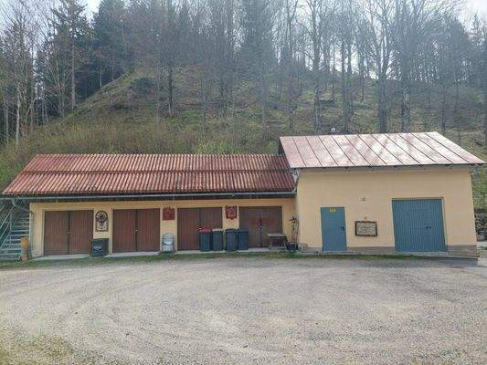Nebengebäude Garagen (2)