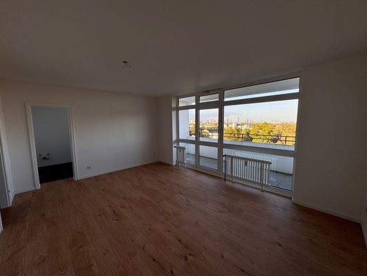 Wohnzimmer mit Balkon