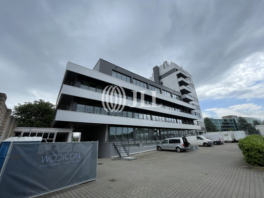 Außenansicht Balkon Bürotrakt-