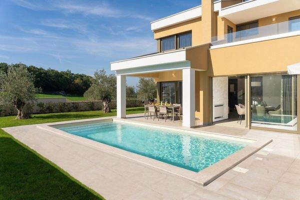 Pool Haus I.jpg