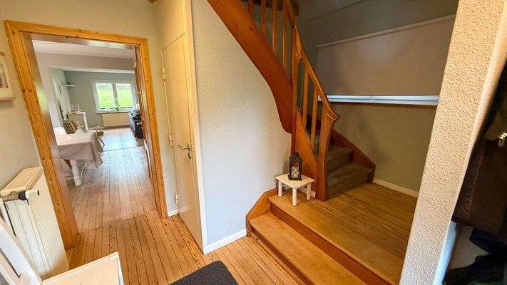Flur mit Treppe