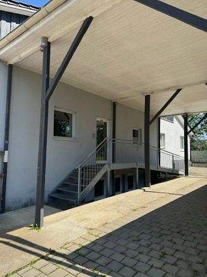 Zugang außen überdacht