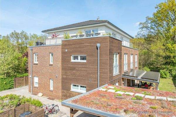 Vorderansicht mit Drohne